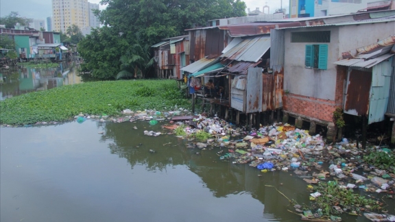 Kênh rạch tại thành phố Hồ Chí Minh đang ô nhiễm nghiêm trọng